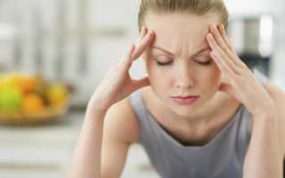 У кого болит голова перед месячными