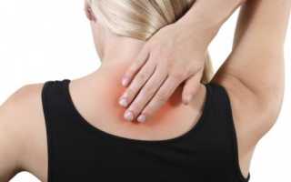 Очень сильно болит спина вверху