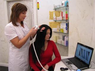 почему болит голова когда шевелишь волосы