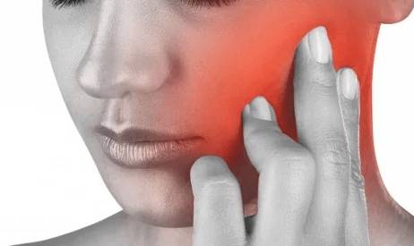 Болит голова и челюсть слева