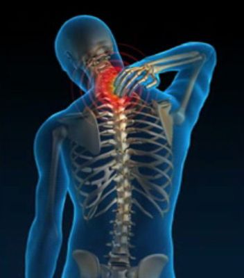 при движении сильно болит голова