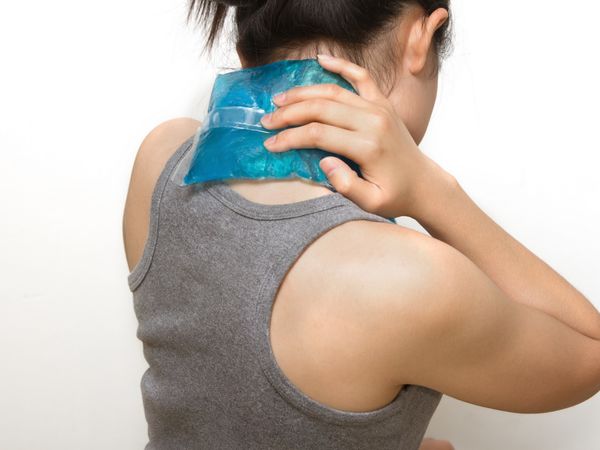 Холодный компресс на шею Холодный компресс на шею