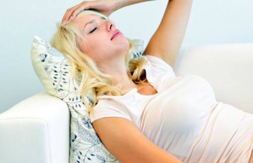 Головная боль у женщины Головная боль у женщины